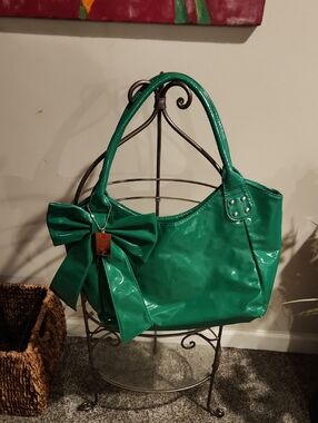 Penelope Ann Kelly Green Patent Bow Accent Tote Bag